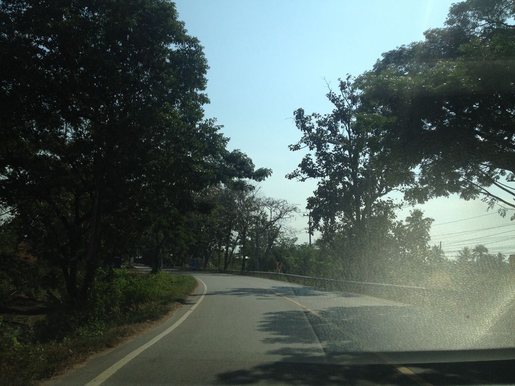 ภาพถนนตรงที่ อั้นดำตำแซ่บ ตั้งอยู่ ถ่ายโดย jimwatana พ.ศ. 2558 (2015) · A street-level view of where อั้นดำตำแซ่บ · Andamtamsaep stands, by jimwatana in 2558 (2015)
