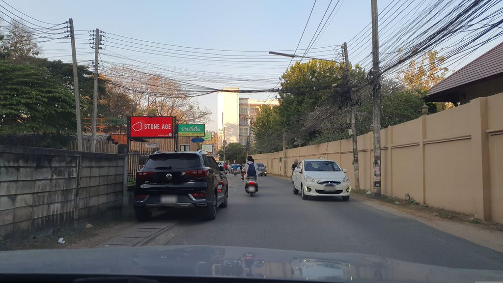 ภาพถนนตรงที่ M88nday ตั้งอยู่ ถ่ายโดย jrcarlsen พ.ศ. 2566 (2023) · A street-level view of where M88nday stands, by jrcarlsen in 2566 (2023)