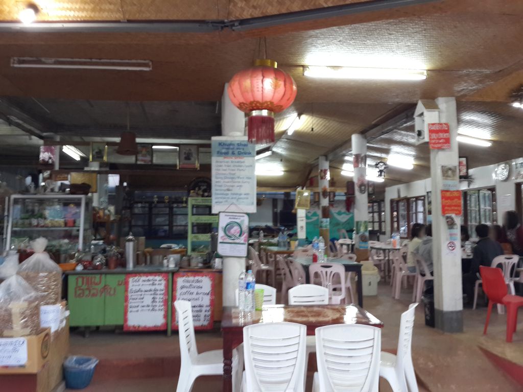 ภาพถนนตรงที่ ไทไท่เรสเตอรั้นท์ ตั้งอยู่ ถ่ายโดย mishari พ.ศ. 2558 (2015) · A street-level view of where ไทไท่เรสเตอรั้นท์ · Thaithai Ret Toeran stands, by mishari in 2558 (2015)