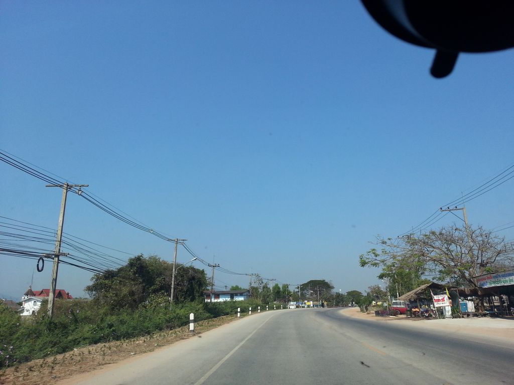 ภาพถนนตรงที่ รุ่งอนันต์ค้าไม้ ตั้งอยู่ ถ่ายโดย mishari พ.ศ. 2558 (2015) · A street-level view of where รุ่งอนันต์ค้าไม้ · Rung Anan Khamai stands, by mishari in 2558 (2015)