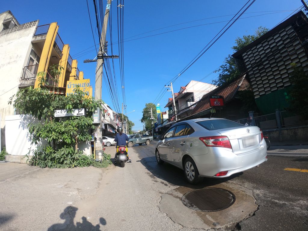 ภาพถนนตรงที่ Prego Restaurant River Front Chiang Mai ตั้งอยู่ ถ่ายโดย chanuwath_grab พ.ศ. 2562 (2019) · A street-level view of where Prego Restaurant River Front Chiang Mai stands, by chanuwath_grab in 2562 (2019)
