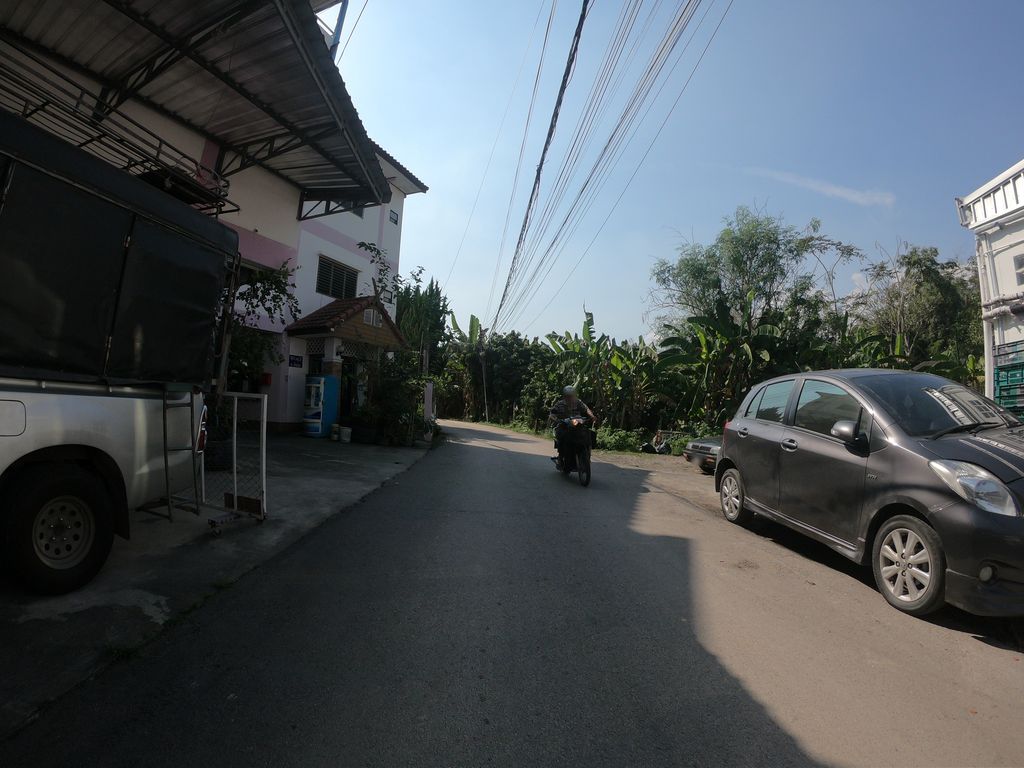 ภาพถนนตรงที่ กล้องวงจรปิดเชียงใหม่ หจก.บีแอนด์เจ เทคโนโลยี โซลูชั่น ตั้งอยู่ ถ่ายโดย chanuwath_grab พ.ศ. 2562 (2019) · A street-level view of where กล้องวงจรปิดเชียงใหม่ หจก.บีแอนด์เจ เทคโนโลยี โซลูชั่น · Kalonguangchonpit Chiang Mai Hachok.B & J Technology Soluchan stands, by chanuwath_grab in 2562 (2019)