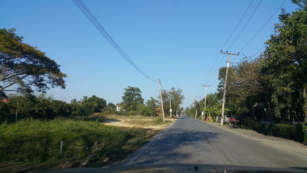 ภาพถนนตรงที่ ปาริฉัตร โฮมสเตย์ ดอนแก้ว ตั้งอยู่ ถ่ายโดย jrcarlsen พ.ศ. 2562 (2019) · A street-level view of where ปาริฉัตร โฮมสเตย์ ดอนแก้ว · Parichat Homestay Donkwae stands, by jrcarlsen in 2562 (2019)