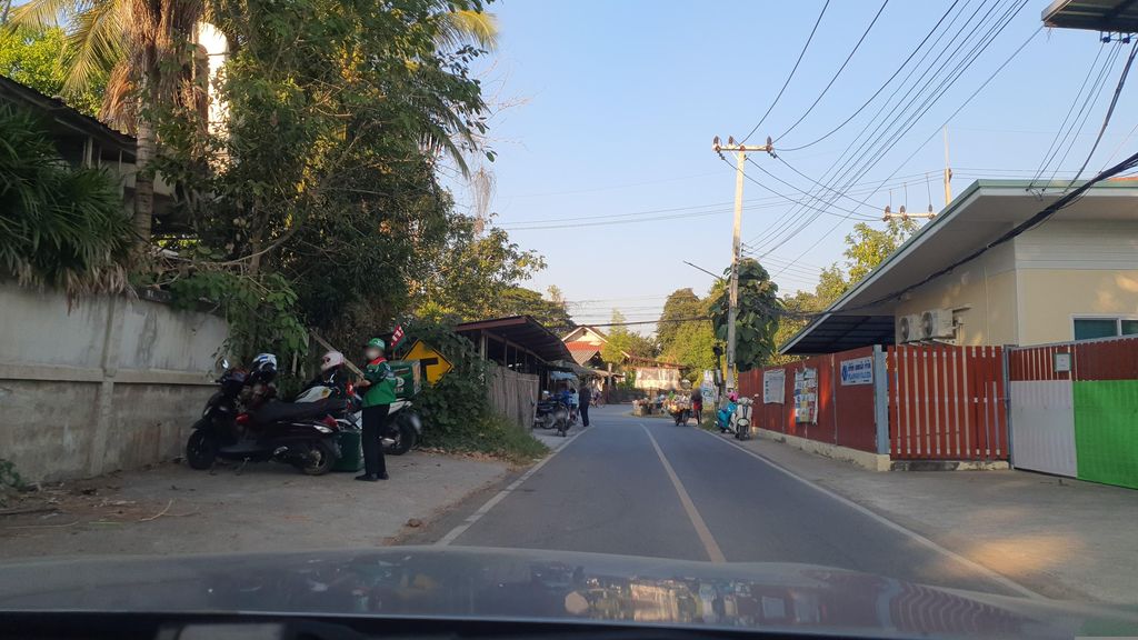ภาพถนนตรงที่ Café Amazon ตั้งอยู่ ถ่ายโดย jrcarlsen พ.ศ. 2566 (2023) · A street-level view of where Café Amazon stands, by jrcarlsen in 2566 (2023)