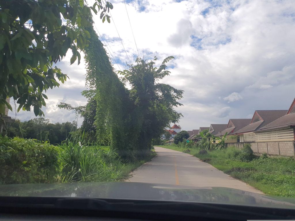 ภาพถนนตรงที่ Leona Hotel ห้องพัก 24 ชม. ตั้งอยู่ ถ่ายโดย jrcarlsen พ.ศ. 2566 (2023) · A street-level view of where Leona Hotel ห้องพัก 24 ชม. stands, by jrcarlsen in 2566 (2023)