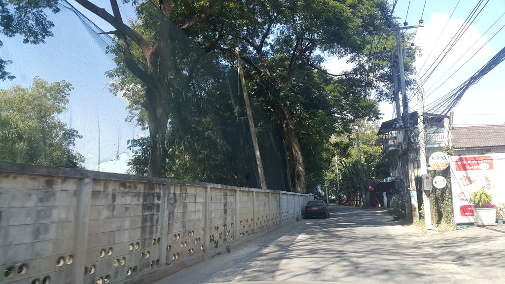 ภาพถนนตรงที่ Ning Chiang Mai Private Tours ตั้งอยู่ ถ่ายโดย jrcarlsen พ.ศ. 2559 (2016) · A street-level view of where Ning Chiang Mai Private Tours stands, by jrcarlsen in 2559 (2016)
