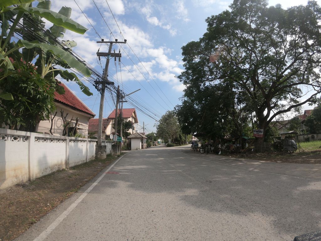 ภาพถนนตรงที่ เฮ้ย!!ไส้ย่าง ตั้งอยู่ ถ่ายโดย chanuwath_grab พ.ศ. 2562 (2019) · A street-level view of where เฮ้ย!!ไส้ย่าง · Hoei!!sainga stands, by chanuwath_grab in 2562 (2019)