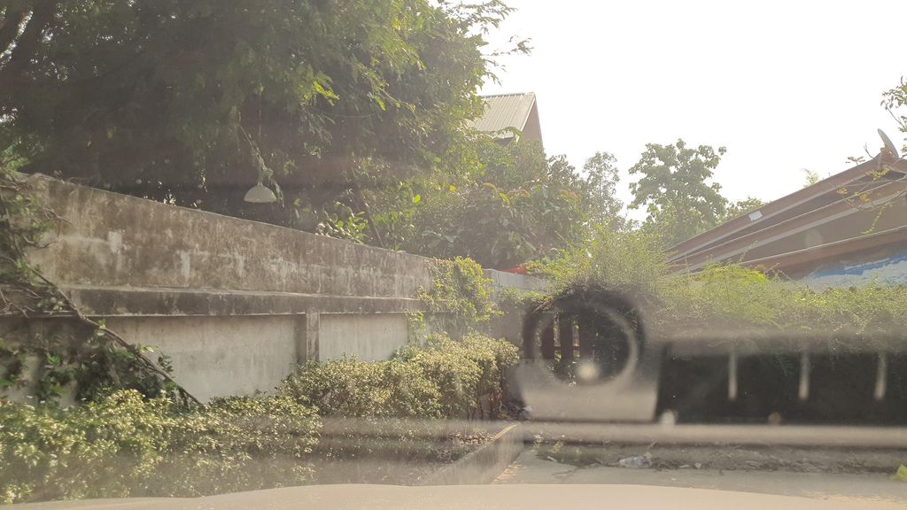 ภาพถนนตรงที่ Loose Riders Chiangmai ตั้งอยู่ ถ่ายโดย jrcarlsen พ.ศ. 2565 (2022) · A street-level view of where Loose Riders Chiangmai stands, by jrcarlsen in 2565 (2022)
