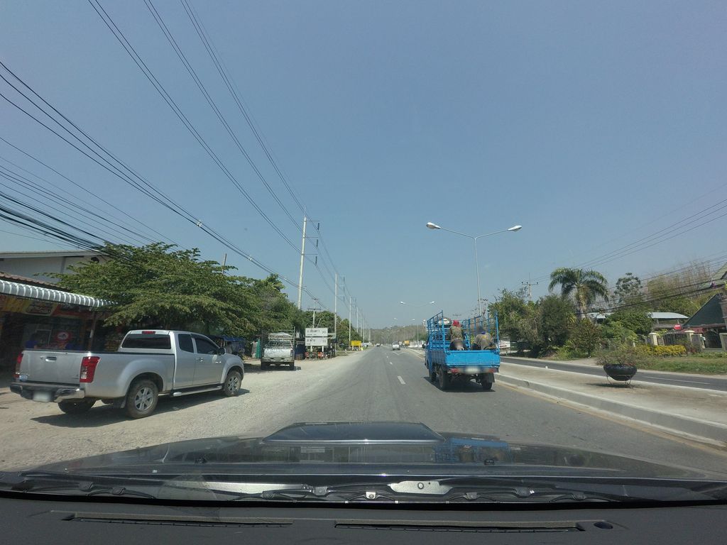 ภาพถนนตรงที่ Super Fast พร้าว-แม่แตง และเส้นทางใกล้เคียงครับ ตั้งอยู่ ถ่ายโดย mishari พ.ศ. 2559 (2016) · A street-level view of where Super Fast พร้าว-แม่แตง และเส้นทางใกล้เคียงครับ stands, by mishari in 2559 (2016)