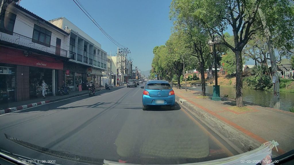 ภาพถนนตรงที่ เพ็ญศรีข้าวมันไก่ ตั้งอยู่ ถ่ายโดย ThailandCambodia พ.ศ. 2569 (2026) · A street-level view of where เพ็ญศรีข้าวมันไก่ · Phensi Khao Man Kai stands, by ThailandCambodia in 2569 (2026)
