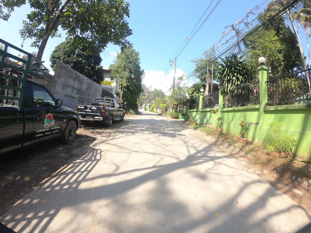 ภาพถนนตรงที่ CAYLA Private Residence ตั้งอยู่ ถ่ายโดย chanuwath_grab พ.ศ. 2562 (2019) · A street-level view of where CAYLA Private Residence stands, by chanuwath_grab in 2562 (2019)