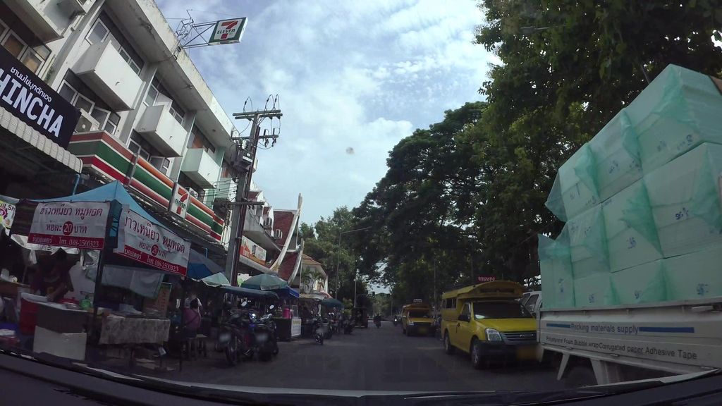 ภาพถนนตรงที่ Chincha สาขายุพราช เชียงใหม่ ตั้งอยู่ ถ่ายโดย kaart_3 พ.ศ. 2562 (2019) · A street-level view of where Chincha สาขายุพราช เชียงใหม่ stands, by kaart_3 in 2562 (2019)