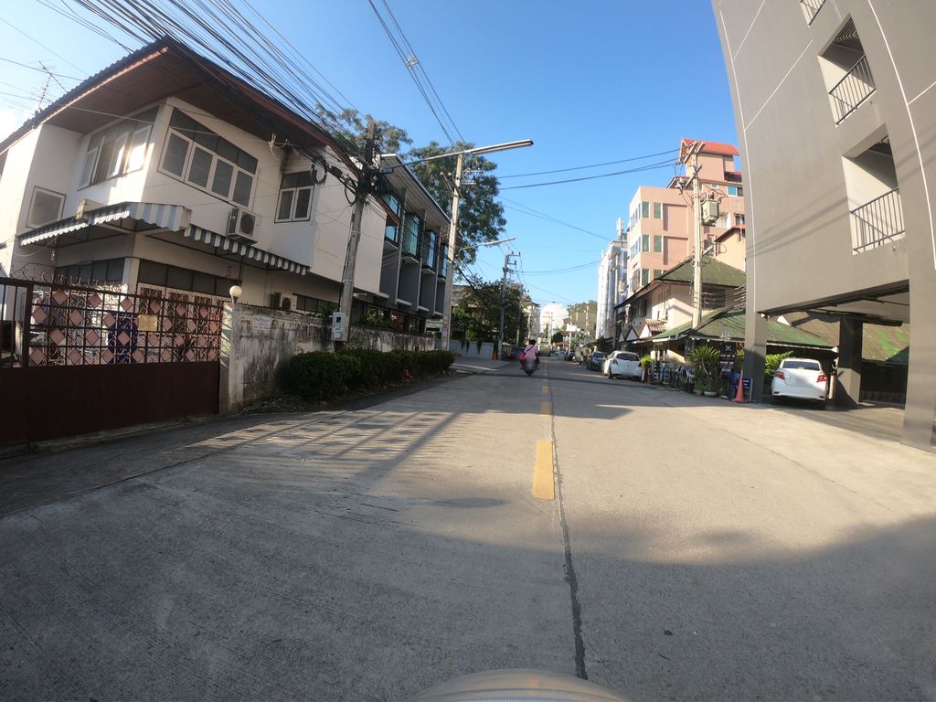 ภาพถนนตรงที่ North Inn Town ตั้งอยู่ ถ่ายโดย chanuwath_grab พ.ศ. 2562 (2019) · A street-level view of where North Inn Town stands, by chanuwath_grab in 2562 (2019)