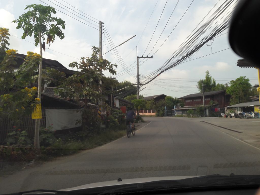 ภาพถนนตรงที่ Saleang Coffee Slow Bar ตั้งอยู่ ถ่ายโดย noochjaree พ.ศ. 2561 (2018) · A street-level view of where Saleang Coffee Slow Bar stands, by noochjaree in 2561 (2018)