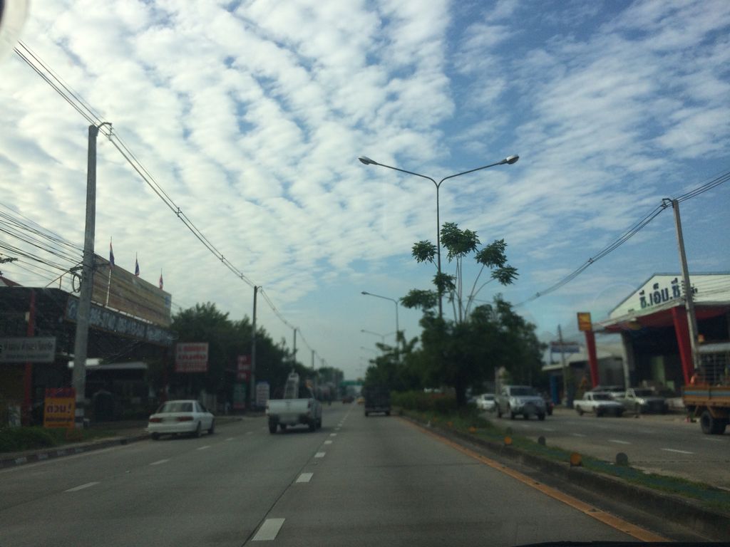 ภาพถนนตรงที่ สวนแสนไชย ตั้งอยู่ ถ่ายโดย prasert พ.ศ. 2559 (2016) · A street-level view of where สวนแสนไชย · Saen Chai Garden stands, by prasert in 2559 (2016)