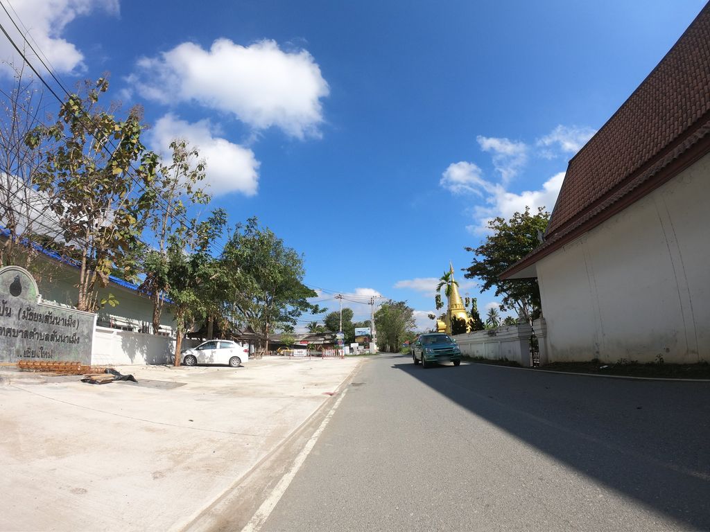 ภาพถนนตรงที่ โรงเรียนบ้านหลักปัน (แผนกมัธยม) ตั้งอยู่ ถ่ายโดย chanuwath_grab พ.ศ. 2562 (2019) · A street-level view of where โรงเรียนบ้านหลักปัน (แผนกมัธยม) · Ban Lak Pan (phaenkamatyom) School stands, by chanuwath_grab in 2562 (2019)