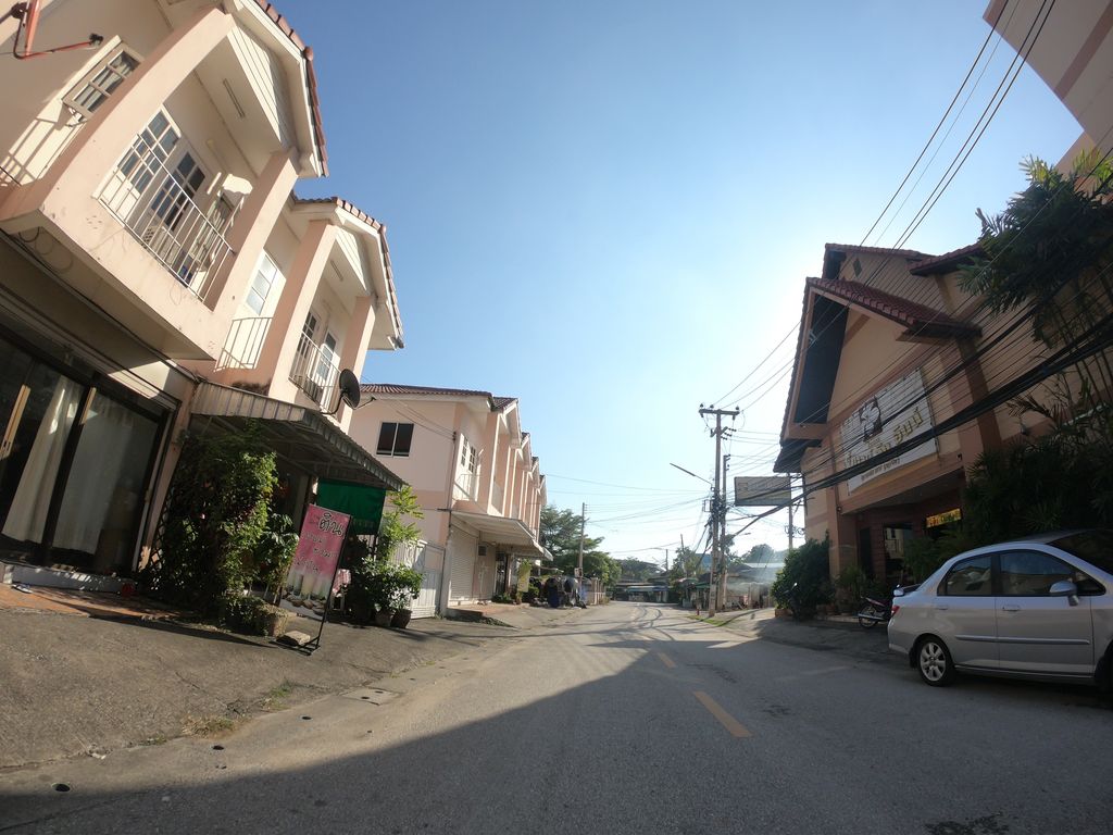 ภาพถนนตรงที่ สำนักงานนายหน้าประกันภัย API Insure ตั้งอยู่ ถ่ายโดย chanuwath_grab พ.ศ. 2562 (2019) · A street-level view of where สำนักงานนายหน้าประกันภัย API Insure stands, by chanuwath_grab in 2562 (2019)