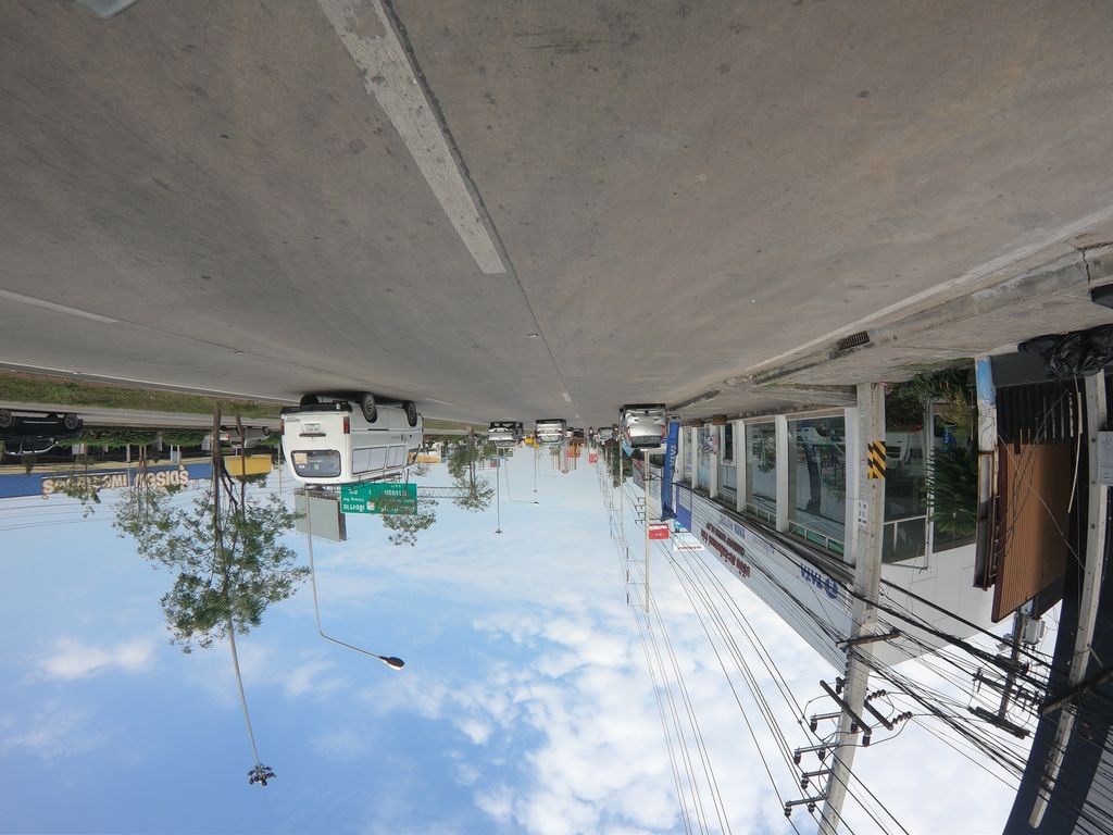 ภาพถนนตรงที่ CIAO Scooter ตั้งอยู่ ถ่ายโดย chanuwath_grab พ.ศ. 2562 (2019) · A street-level view of where CIAO Scooter stands, by chanuwath_grab in 2562 (2019)