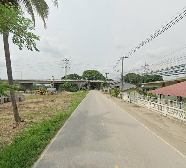 ภาพถนนตรงที่ แซ่บเวอร์ ตีนขั๋ว ตั้งอยู่ ถ่ายโดย fuse พ.ศ. 2563 (2020) · A street-level view of where แซ่บเวอร์ ตีนขั๋ว · Saepwoe Tinkhua stands, by fuse in 2563 (2020)