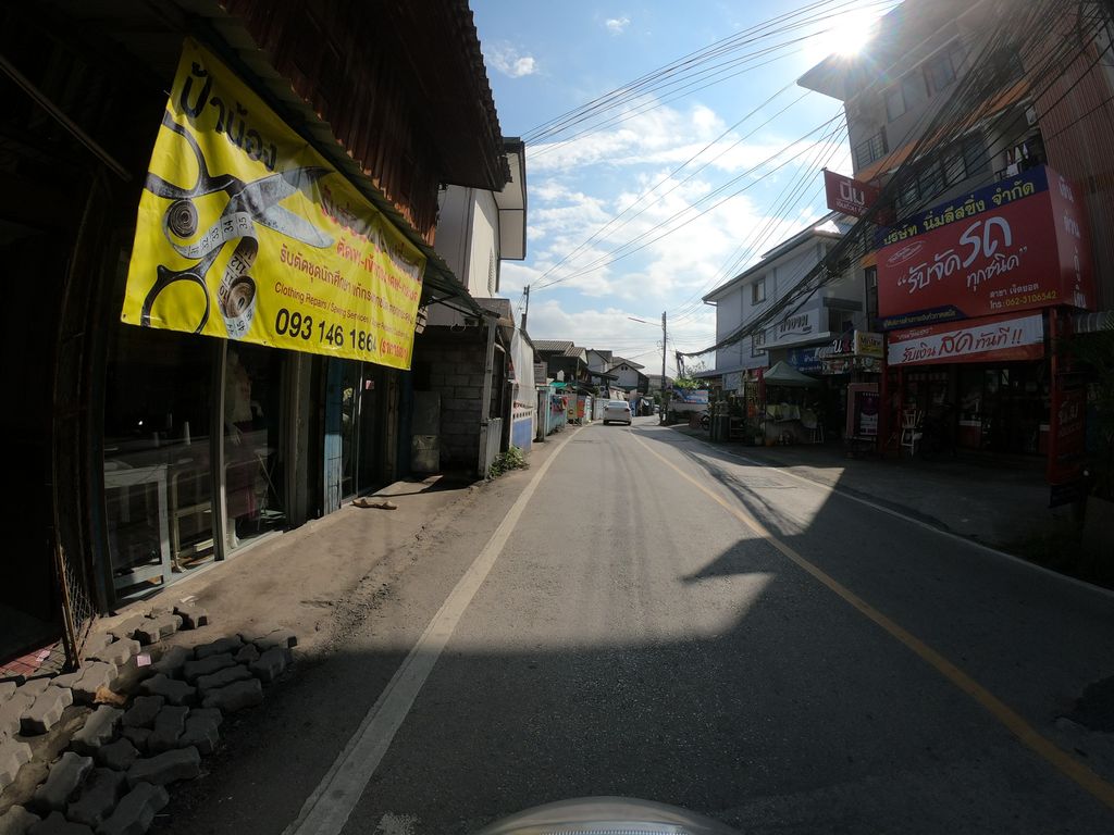 ภาพถนนตรงที่ STP Apartment ตั้งอยู่ ถ่ายโดย chanuwath_grab พ.ศ. 2562 (2019) · A street-level view of where STP Apartment stands, by chanuwath_grab in 2562 (2019)