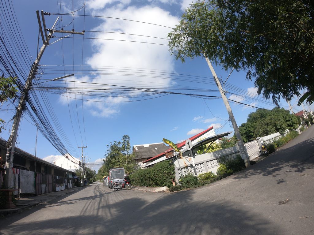 ภาพถนนตรงที่ Double P Coffee ตั้งอยู่ ถ่ายโดย chanuwath_grab พ.ศ. 2562 (2019) · A street-level view of where Double P Coffee stands, by chanuwath_grab in 2562 (2019)