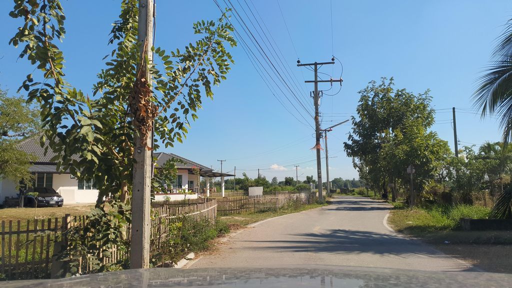 ภาพถนนตรงที่ Egg Sell by Who Art & Craft Cafe ตั้งอยู่ ถ่ายโดย jrcarlsen พ.ศ. 2565 (2022) · A street-level view of where Egg Sell by Who Art & Craft Cafe stands, by jrcarlsen in 2565 (2022)