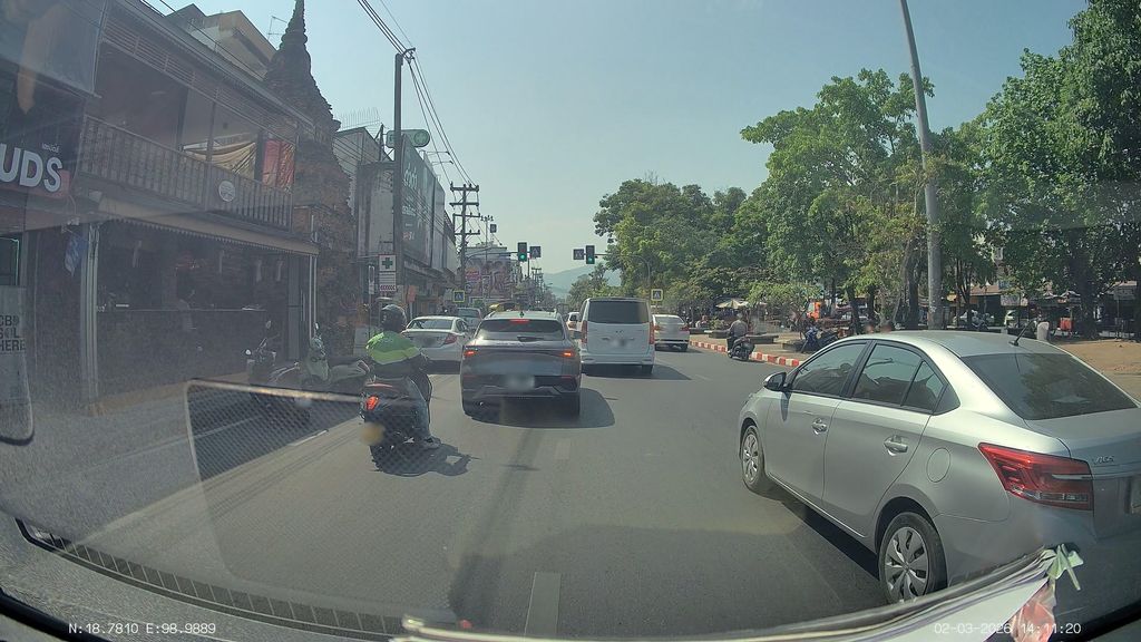 ภาพถนนตรงที่ โฟวิด-19 ตั้งอยู่ ถ่ายโดย ThailandCambodia พ.ศ. 2569 (2026) · A street-level view of where โฟวิด-19 · Fowit-19 stands, by ThailandCambodia in 2569 (2026)