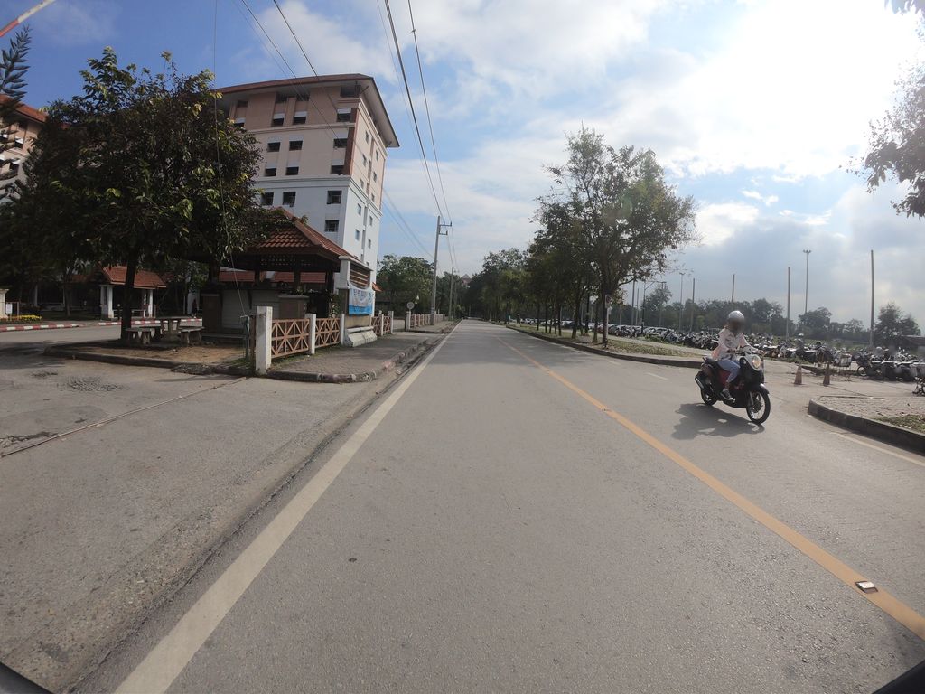 ภาพถนนตรงที่ Ohm Computer ตั้งอยู่ ถ่ายโดย chanuwath_grab พ.ศ. 2562 (2019) · A street-level view of where Ohm Computer stands, by chanuwath_grab in 2562 (2019)