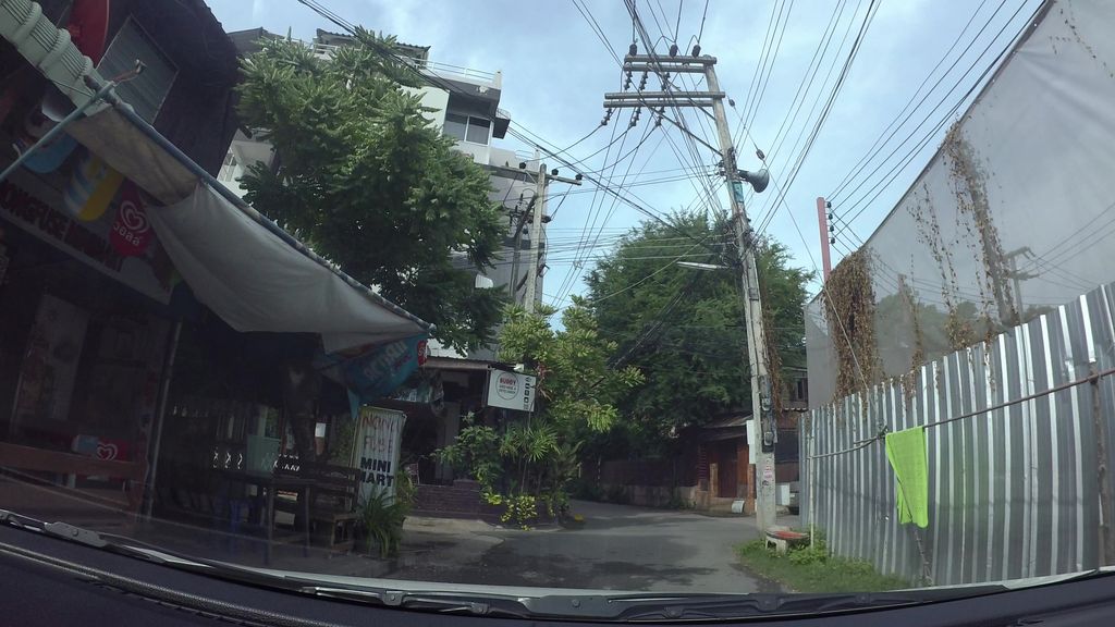 ภาพถนนตรงที่ Bon Voyage Thailand ตั้งอยู่ ถ่ายโดย kaart_3 พ.ศ. 2562 (2019) · A street-level view of where Bon Voyage Thailand stands, by kaart_3 in 2562 (2019)