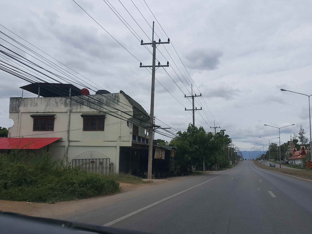ภาพถนนตรงที่ ร้าน X-Mobile Milk Shake ตั้งอยู่ ถ่ายโดย jrcarlsen พ.ศ. 2558 (2015) · A street-level view of where ร้าน X-Mobile Milk Shake stands, by jrcarlsen in 2558 (2015)