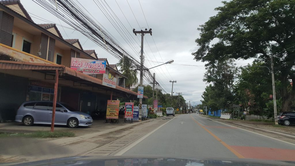 ภาพถนนตรงที่ สถานีตำรวจภูธรหนองตอง จังหวัดเชียงใหม่ ตั้งอยู่ ถ่ายโดย jrcarlsen พ.ศ. 2564 (2021) · A street-level view of where สถานีตำรวจภูธรหนองตอง จังหวัดเชียงใหม่ · Nong Tong Changwat Chiang Mai Provincial police station stands, by jrcarlsen in 2564 (2021)
