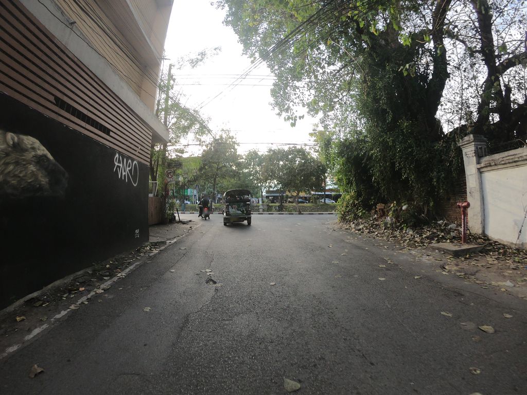 ภาพถนนตรงที่ Radadressme ตั้งอยู่ ถ่ายโดย chanuwath_grab พ.ศ. 2562 (2019) · A street-level view of where Radadressme stands, by chanuwath_grab in 2562 (2019)