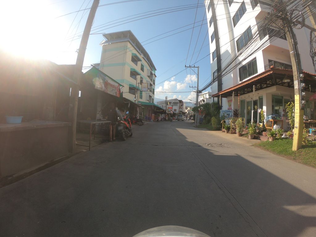 ภาพถนนตรงที่ บ้านสันติธรรม Baansantitham ตั้งอยู่ ถ่ายโดย chanuwath_grab พ.ศ. 2562 (2019) · A street-level view of where บ้านสันติธรรม Baansantitham stands, by chanuwath_grab in 2562 (2019)