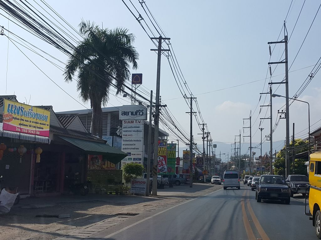 ภาพถนนตรงที่ หจก.ชยากรอิเล็คทริคชยากรการไฟฟ้าจอมทองเชียงใหม่ ตั้งอยู่ ถ่ายโดย jrcarlsen พ.ศ. 2558 (2015) · A street-level view of where หจก.ชยากรอิเล็คทริคชยากรการไฟฟ้าจอมทองเชียงใหม่ · .chayakrolektha Ri Khot Ya Kon Kanfaifa Chom Thong Chiang Mai Partnership stands, by jrcarlsen in 2558 (2015)