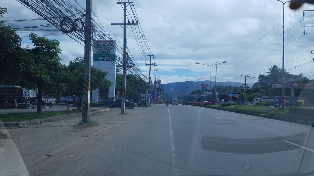 ภาพถนนตรงที่ KFC ตั้งอยู่ ถ่ายโดย silamanee พ.ศ. 2561 (2018) · A street-level view of where KFC stands, by silamanee in 2561 (2018)