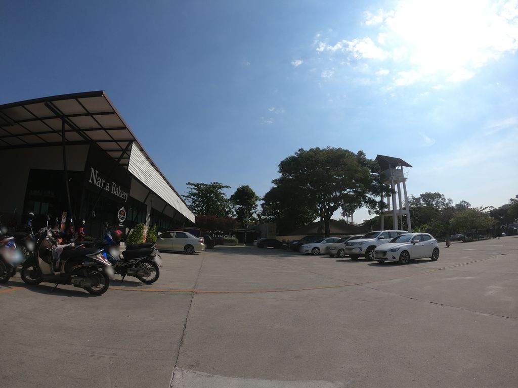 ภาพถนนตรงที่ ร้านอาหารเกาหลีอาจุมมา ตั้งอยู่ ถ่ายโดย chanuwath_grab พ.ศ. 2562 (2019) · A street-level view of where ร้านอาหารเกาหลีอาจุมมา · Kaoli Achumma Restaurant stands, by chanuwath_grab in 2562 (2019)