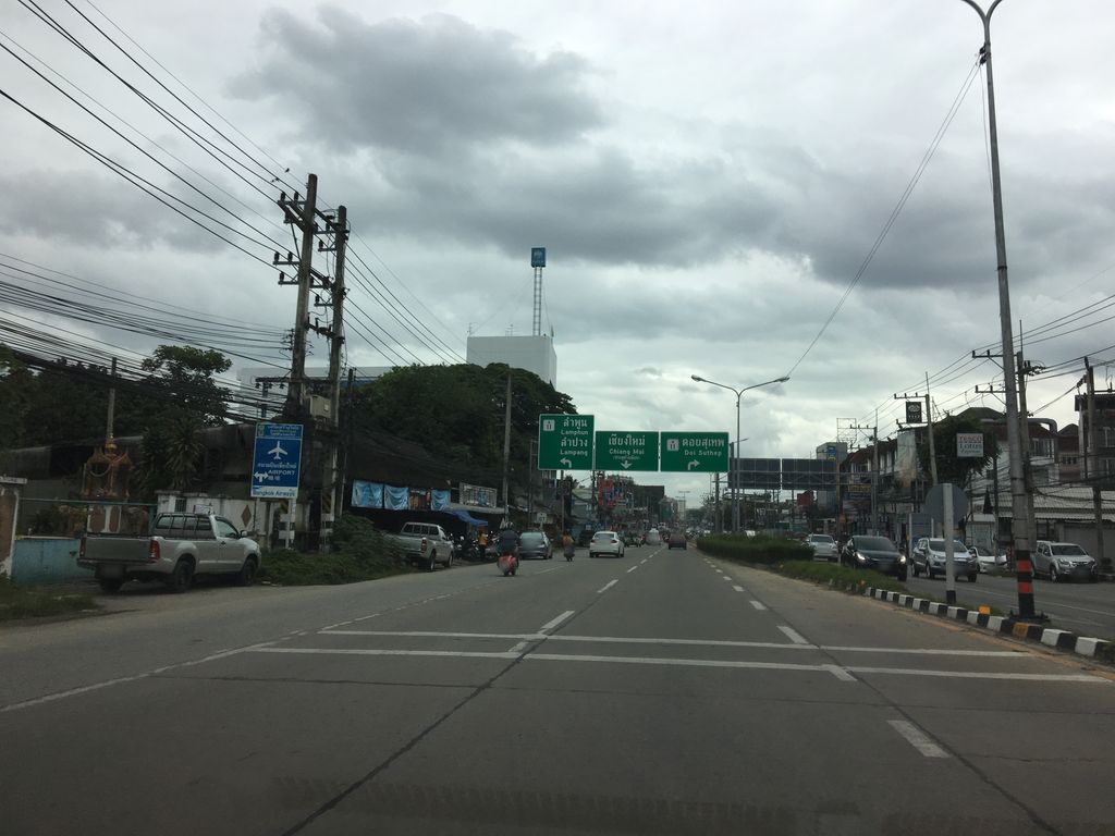 ภาพถนนตรงที่ สหพานิชโชว์รูมสินค้าการเกษตรและเครื่องมือช่าง ตั้งอยู่ ถ่ายโดย wapriz พ.ศ. 2561 (2018) · A street-level view of where สหพานิชโชว์รูมสินค้าการเกษตรและเครื่องมือช่าง · Sahaphanit Chorum Sinkha Kan Kaset Lae Khrueangmue Chang stands, by wapriz in 2561 (2018)