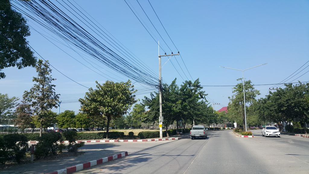 ภาพถนนตรงที่ The Green City 2 Condominium ตั้งอยู่ ถ่ายโดย jrcarlsen พ.ศ. 2559 (2016) · A street-level view of where The Green City 2 Condominium stands, by jrcarlsen in 2559 (2016)