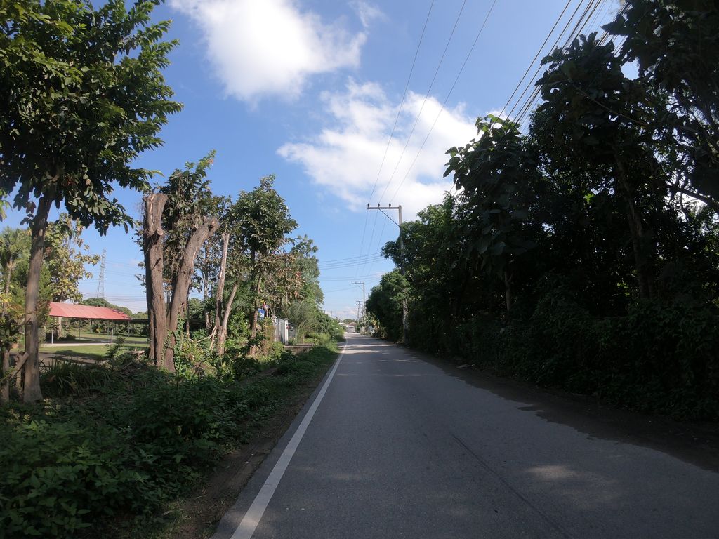 ภาพถนนตรงที่ Siripraporn Church ตั้งอยู่ ถ่ายโดย chanuwath_grab พ.ศ. 2562 (2019) · A street-level view of where Siripraporn Church stands, by chanuwath_grab in 2562 (2019)