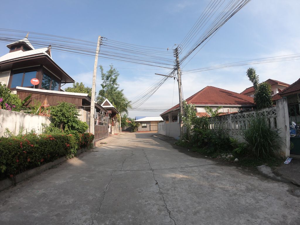 ภาพถนนตรงที่ Martin Woodtli  Alzheimer Thailand ตั้งอยู่ ถ่ายโดย chanuwath_grab พ.ศ. 2562 (2019) · A street-level view of where Martin Woodtli  Alzheimer Thailand stands, by chanuwath_grab in 2562 (2019)