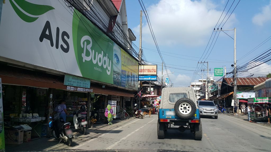 ภาพถนนตรงที่ ร้าน สมุดโน๊ต ตั้งอยู่ ถ่ายโดย jrcarlsen พ.ศ. 2559 (2016) · A street-level view of where ร้าน สมุดโน๊ต · Ran Samutnot stands, by jrcarlsen in 2559 (2016)