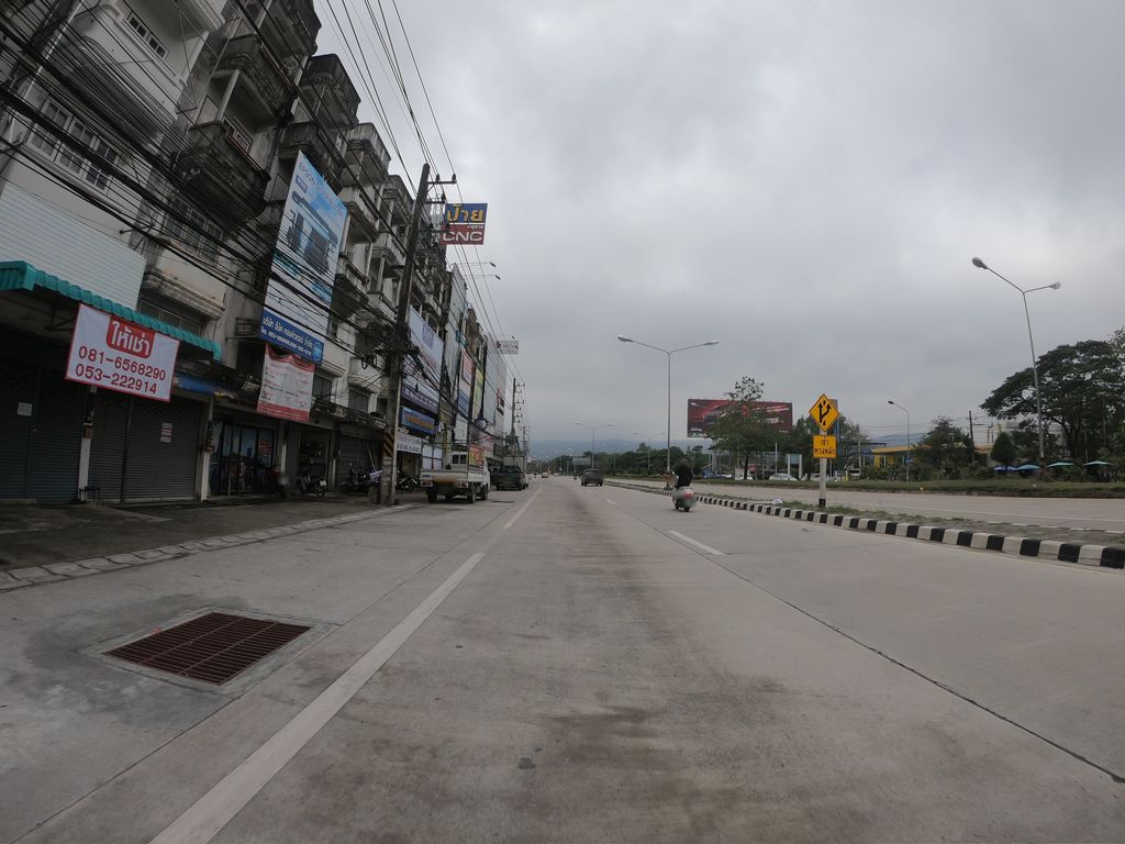 ภาพถนนตรงที่ เงินไชโยสาขาเจ็ดยอด ตั้งอยู่ ถ่ายโดย chanuwath_grab พ.ศ. 2562 (2019) · A street-level view of where เงินไชโยสาขาเจ็ดยอด · Ngoen Chaiyo Sakha Chet Yot stands, by chanuwath_grab in 2562 (2019)