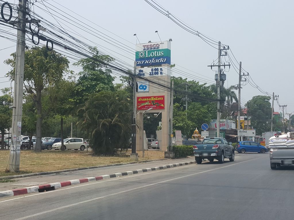 ภาพถนนตรงที่ ร้านสกรีนเสื้อเชียงใหม่ เสื้อยืดเปล่า เสื้อโปโล รับทำออร์เดอร์เสื้อ ราคาถูก ตั้งอยู่ ถ่ายโดย jrcarlsen พ.ศ. 2559 (2016) · A street-level view of where ร้านสกรีนเสื้อเชียงใหม่ เสื้อยืดเปล่า เสื้อโปโล รับทำออร์เดอร์เสื้อ ราคาถูก · Ran Screen Suea Chiang Mai Sueaida Plao Sueapolo Raptham O Doe Suea Rakhathuk stands, by jrcarlsen in 2559 (2016)