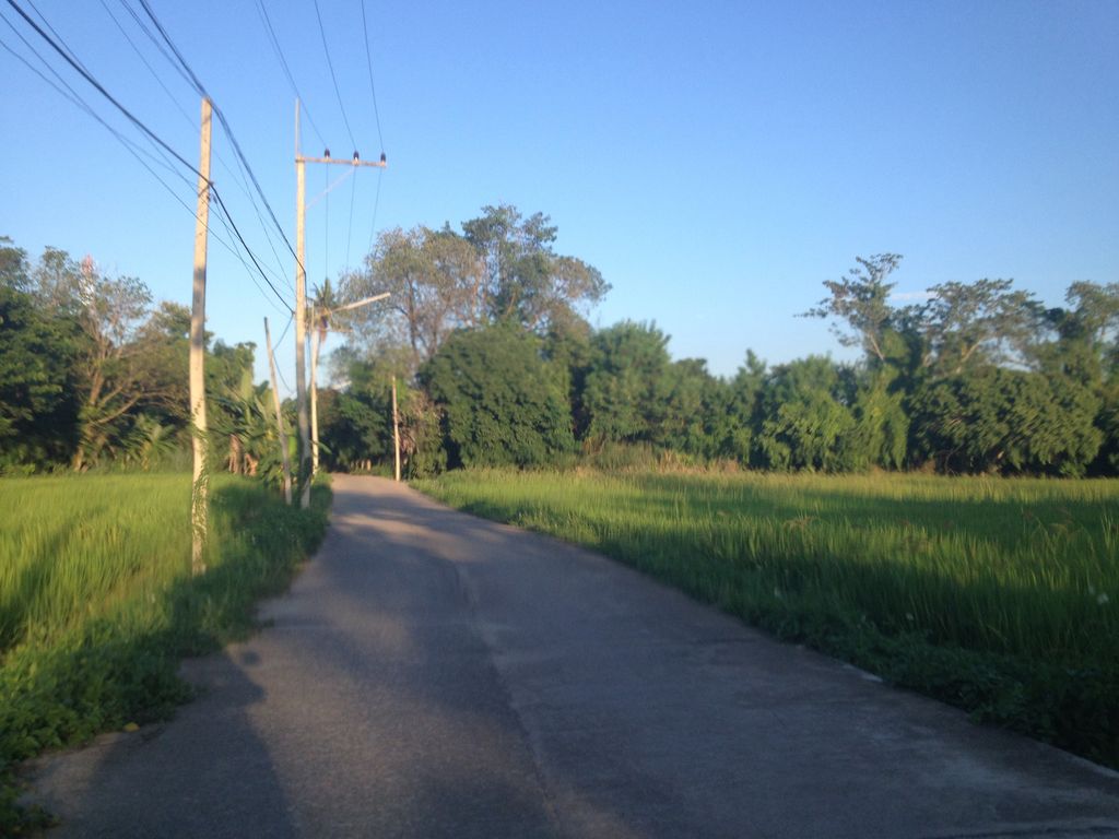 ภาพถนนตรงที่ ภีระซอง ซาลาเปา ตั้งอยู่ ถ่ายโดย jimwatana พ.ศ. 2558 (2015) · A street-level view of where ภีระซอง ซาลาเปา · Phirasong Salapao stands, by jimwatana in 2558 (2015)
