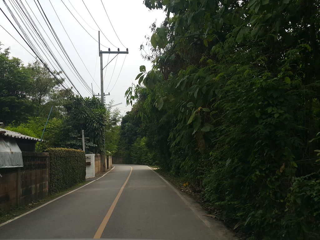 ภาพถนนตรงที่ กาแฟสดฮิมฮั้ว ตั้งอยู่ ถ่ายโดย jrcarlsen พ.ศ. 2558 (2015) · A street-level view of where กาแฟสดฮิมฮั้ว · Kafaetda Himhua stands, by jrcarlsen in 2558 (2015)