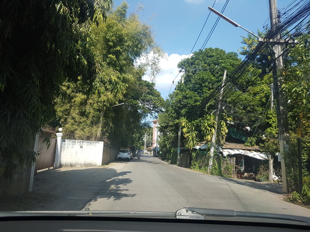 ภาพถนนตรงที่ M'Five Cut ตั้งอยู่ ถ่ายโดย ekkarin พ.ศ. 2561 (2018) · A street-level view of where M'Five Cut stands, by ekkarin in 2561 (2018)