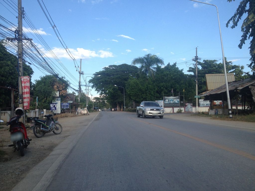 ภาพถนนตรงที่ Time cafe' food & drink ตั้งอยู่ ถ่ายโดย jimwatana พ.ศ. 2558 (2015) · A street-level view of where Time cafe' food & drink stands, by jimwatana in 2558 (2015)