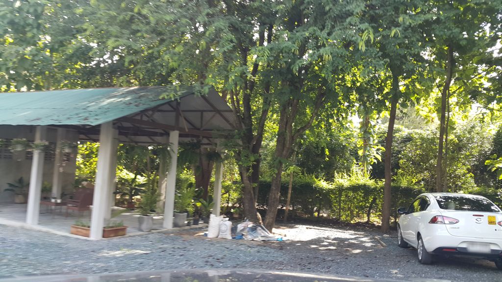 ภาพถนนตรงที่ Stanning Thai Coffee School ตั้งอยู่ ถ่ายโดย jrcarlsen พ.ศ. 2559 (2016) · A street-level view of where Stanning Thai Coffee School stands, by jrcarlsen in 2559 (2016)