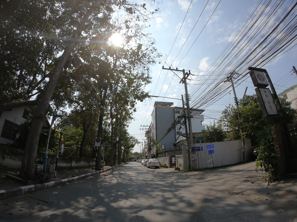 ภาพถนนตรงที่ Thyme Time ตั้งอยู่ ถ่ายโดย chanuwath_grab พ.ศ. 2562 (2019) · A street-level view of where Thyme Time stands, by chanuwath_grab in 2562 (2019)
