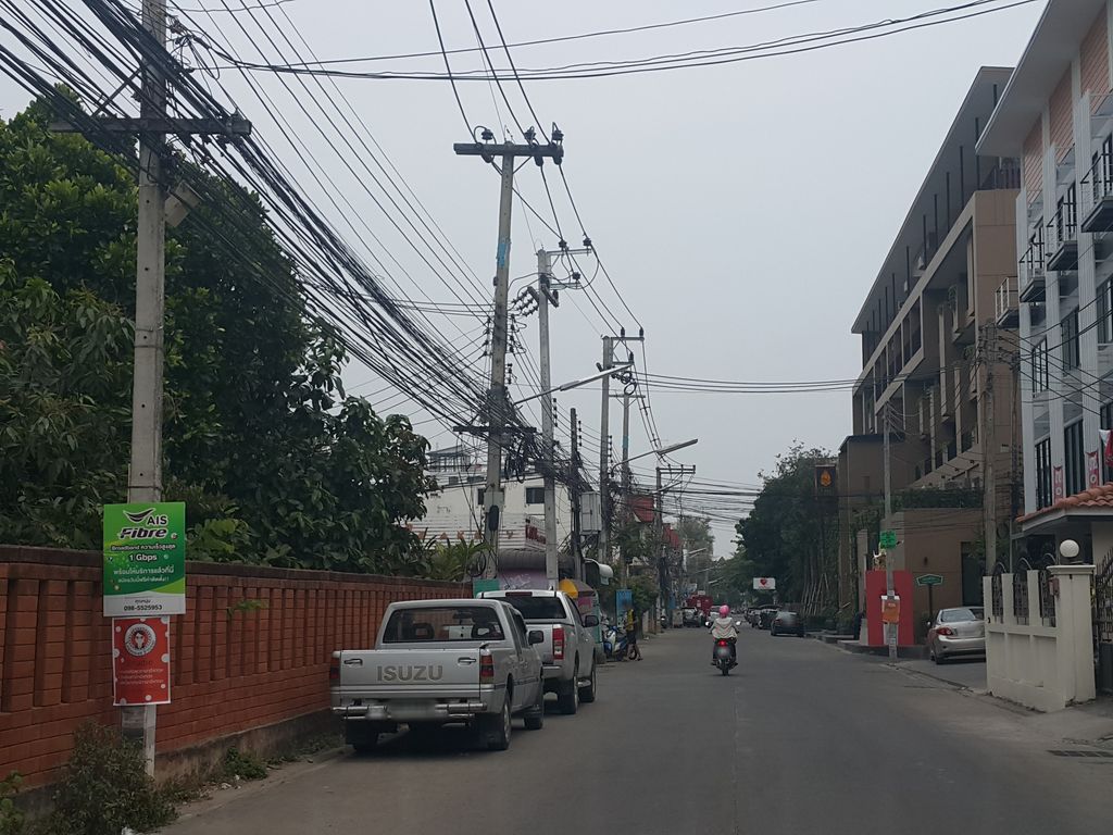 ภาพถนนตรงที่ รับทำป้ายโฆษณา พิมพ์ป้ายไวนิล ร้านป้ายเชียงใหม่ ตั้งอยู่ ถ่ายโดย jrcarlsen พ.ศ. 2559 (2016) · A street-level view of where รับทำป้ายโฆษณา พิมพ์ป้ายไวนิล ร้านป้ายเชียงใหม่ · Raptham Paikhotna Phim Paiwainin Ran Pai Chiang Mai stands, by jrcarlsen in 2559 (2016)